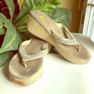 Volatile Wedge Split Toe Sandal